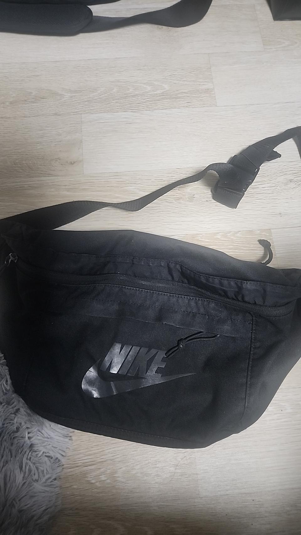 나이키.데상트 크로스백 팔아요