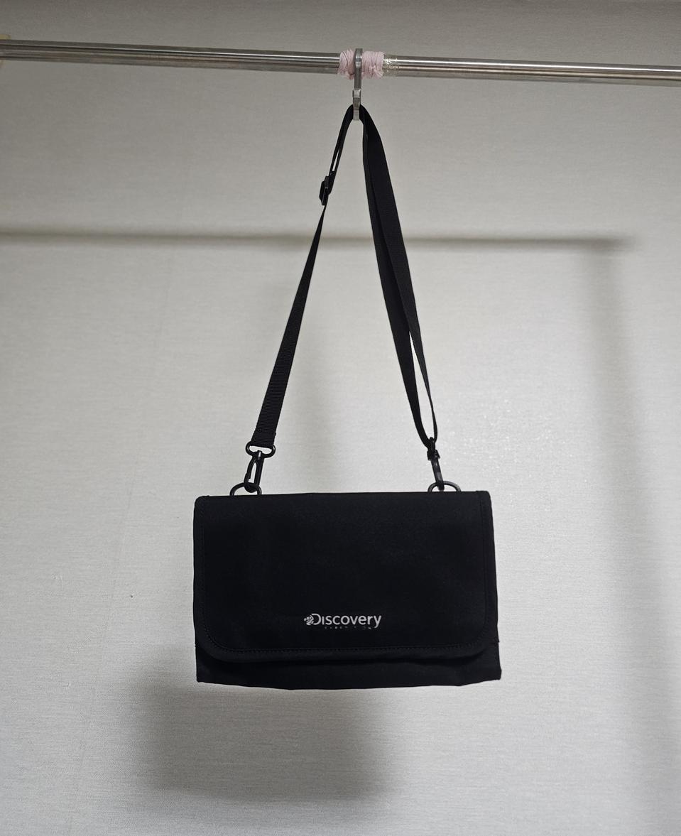 디스커버리 크로스백 블랙