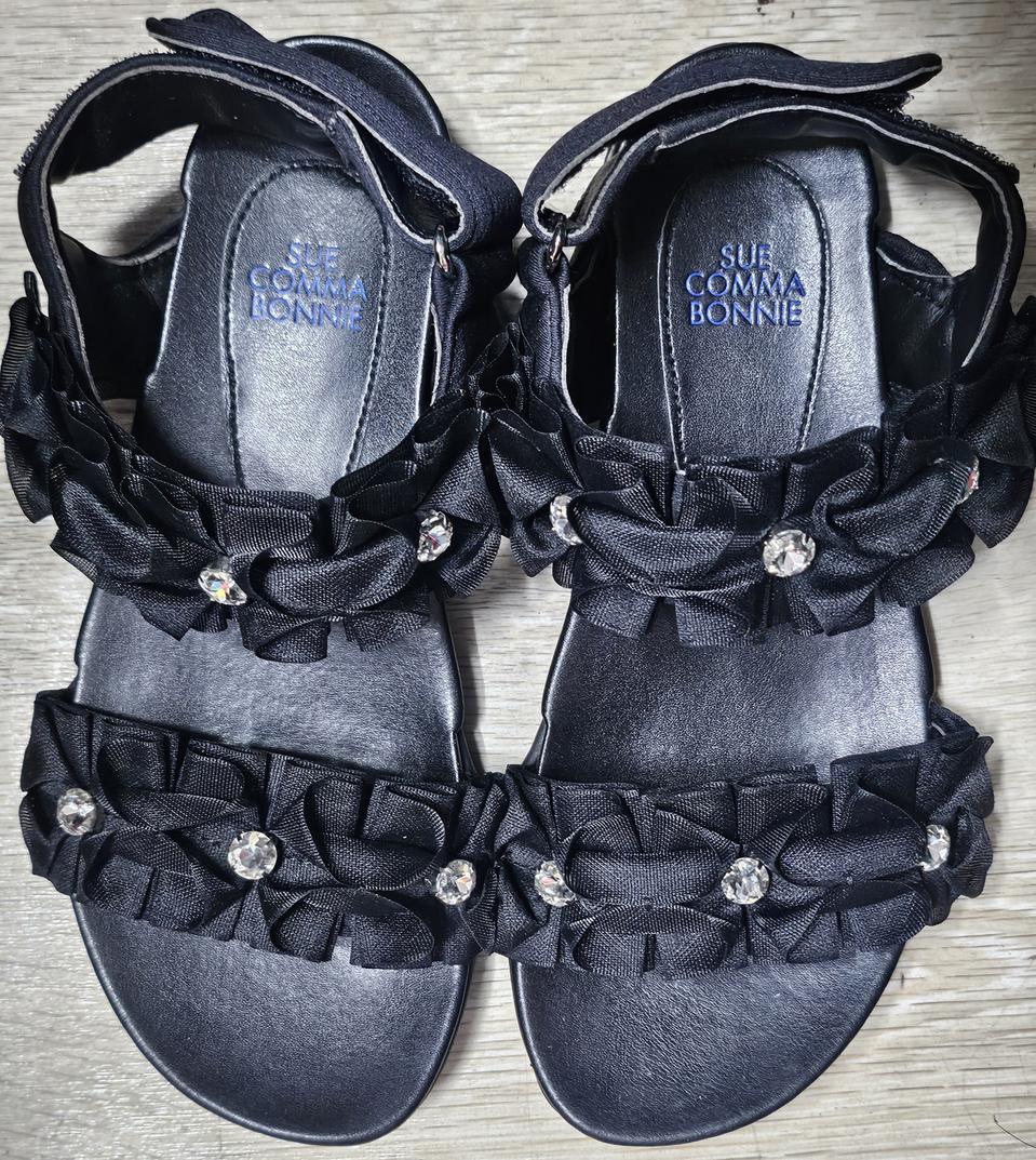 슈콤마보니 샌들