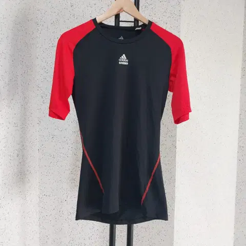 아디다스 테크핏 기능성 스판 티셔츠 사이즈 105