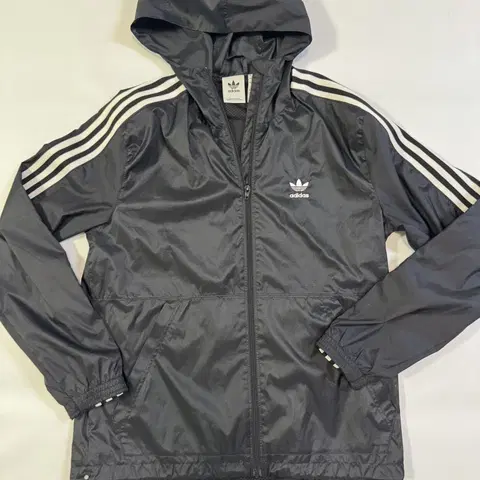 아디다스 블랙 후드 바람막이(L사이즈)