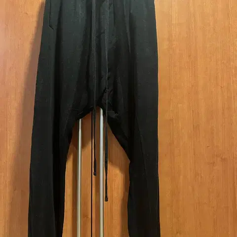 율리우스 큐프로 리넨 스웻 팬츠