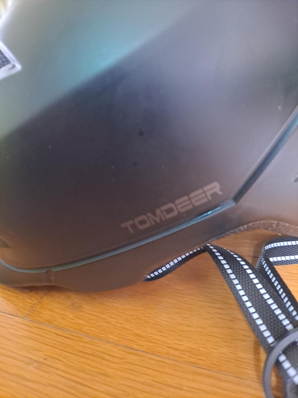 톰디어 검정색 헬멧