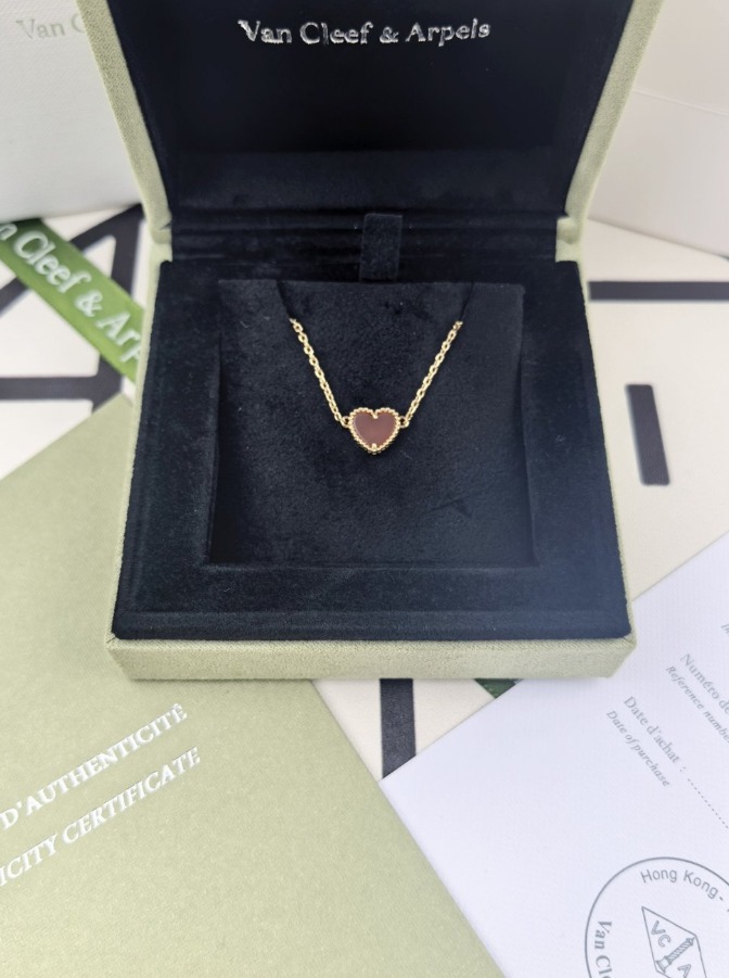 반클리프 앤 아펠 레드 하트 목걸이