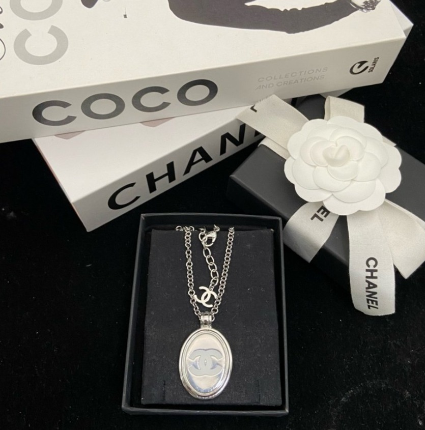 샤넬 거울 에나멜 목걸이