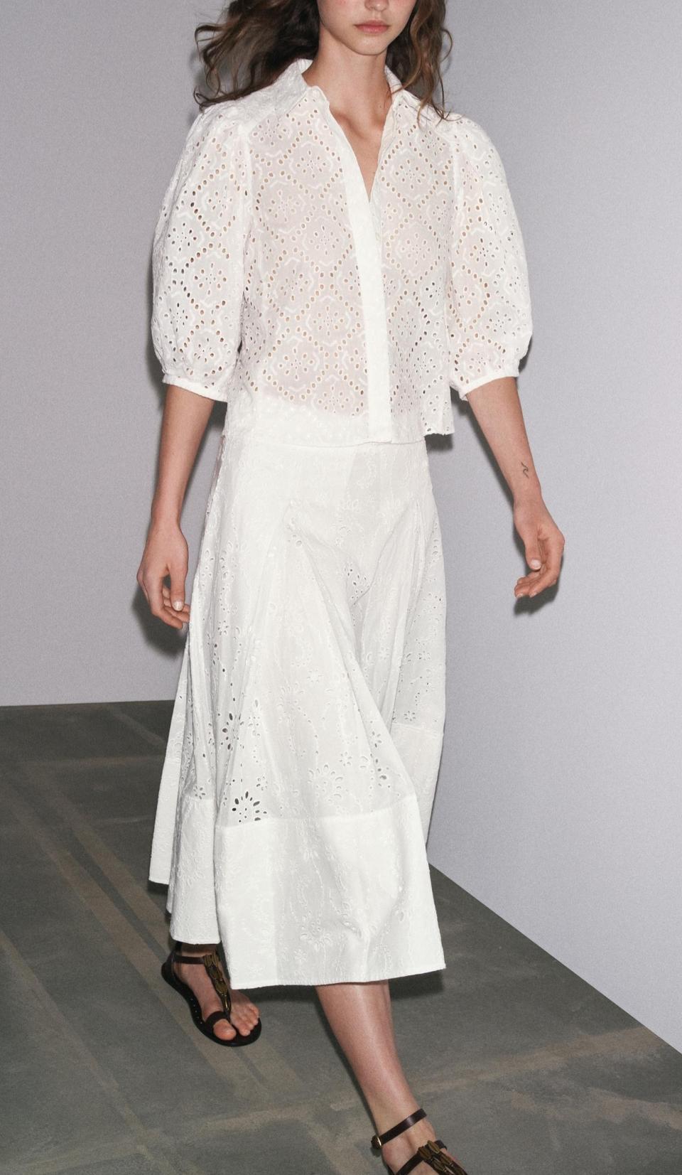 자라 펀칭 자수 벌룬 블라우스(정가79900)