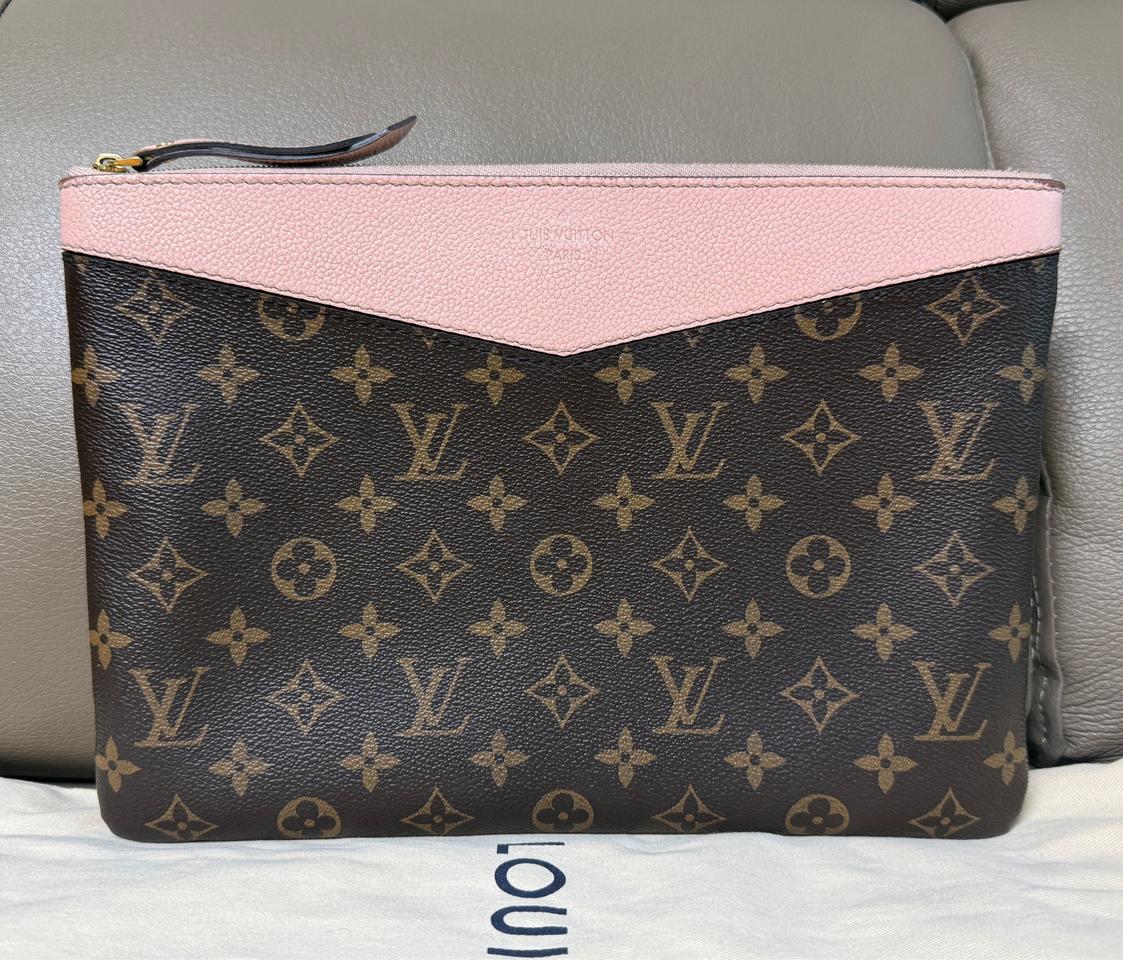 루이비통 모노그램 데일리 파우치 클러치 로즈파우더 핑크