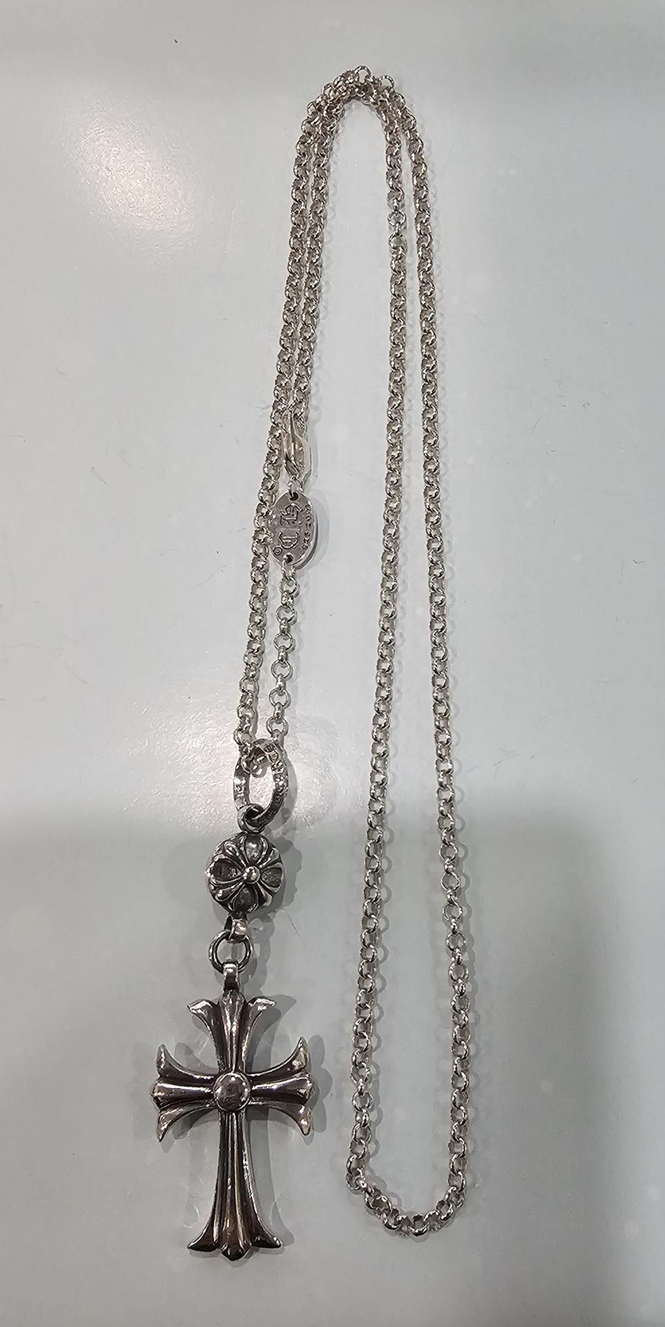 크롬하츠 플로랄 십자가 목걸이