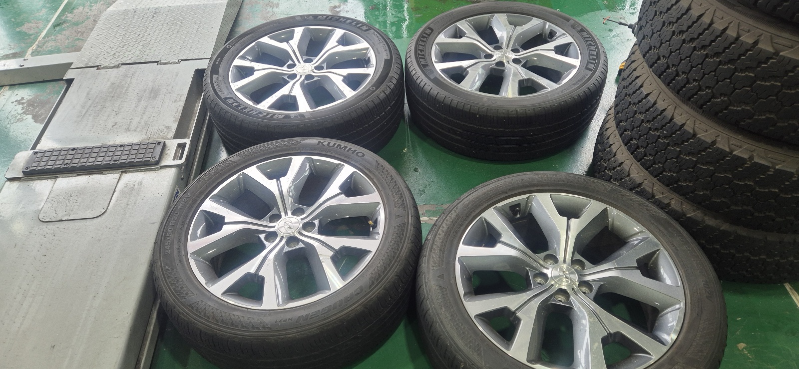 펠리세이드 20인치 휠타이어세트 판매합니다