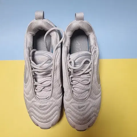 나이키 에어맥스 240