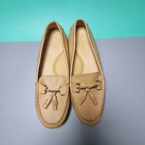 여성용 리얼가죽 베이지 로퍼 250