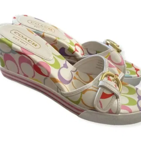 240) 코치 페리 힐 샌들