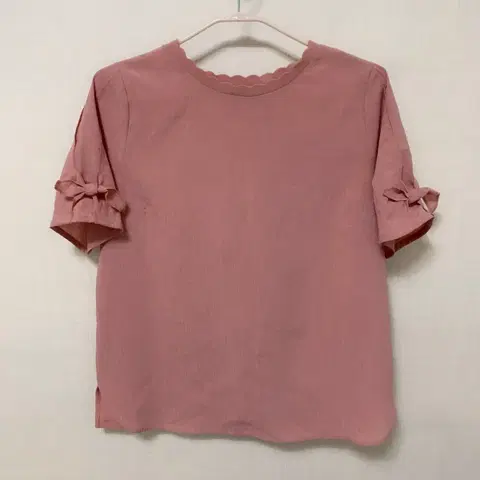 올리비아 로렌 인디핑크 리본 물결 반팔 블라우스형 티셔츠