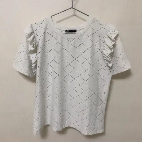 자라 시스루 러플 반팔 티셔츠 블라우스 S 펀칭 아일렛 화이트 러블리 디