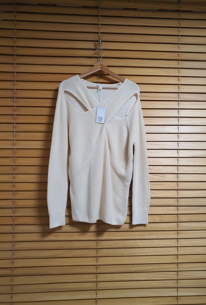 코스 COS 컷아웃 트위스트 박시핏  니트 M 사이즈 새상품 정품