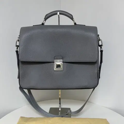 루이비통 타이가 바실리 PM 토트백 브리프케이스 서류가방