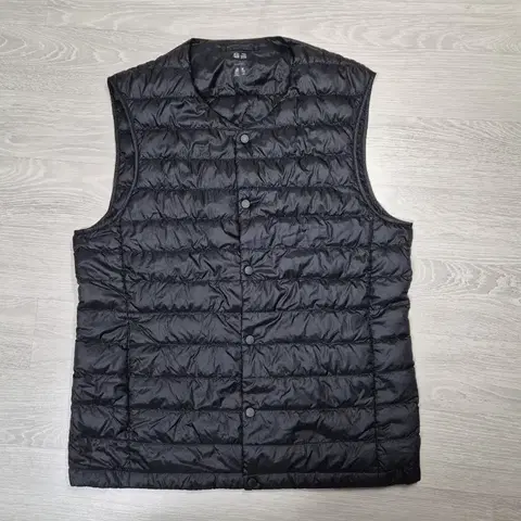 유니클로 경량 패딩조끼 S