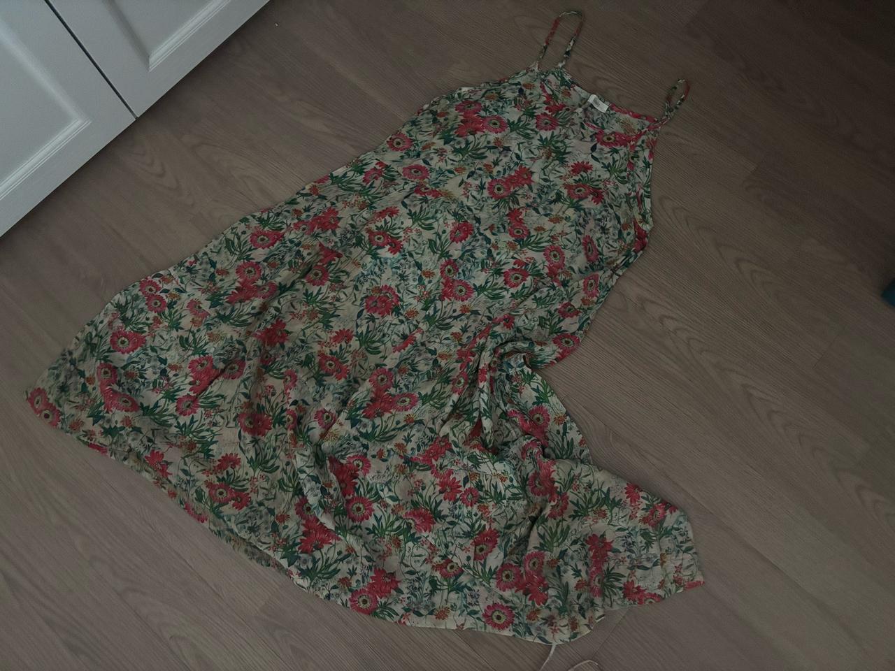 고급스런 꽃무늬 티어드 롱  원피스 레이어드용. 프리사이즈