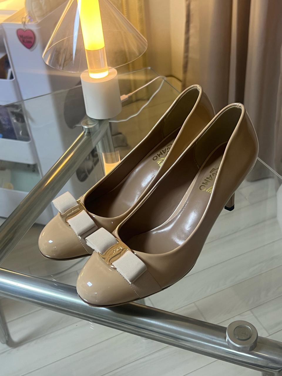 베이지 리본 미들힐 구두 7cm 250 - 255