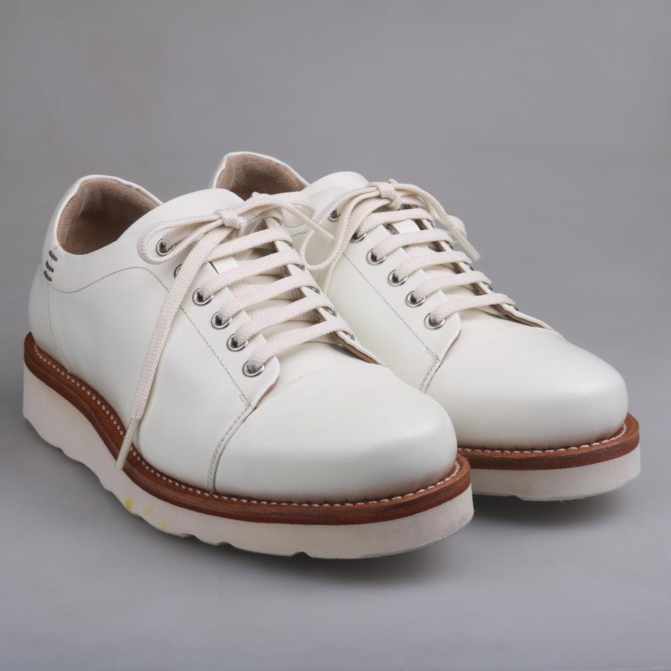 브레노웰트 하이엔드 오프화이트 스니커즈판매합니다.(240)5719