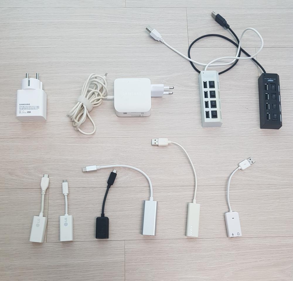 노트북 충전기, 스피커 쿨링 패드, usb멀티탭, 랜선 젠더, 헤드셋
