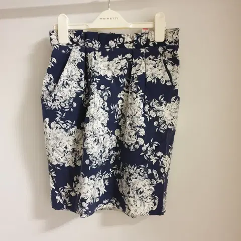 오피스룩 밴딩스커트
