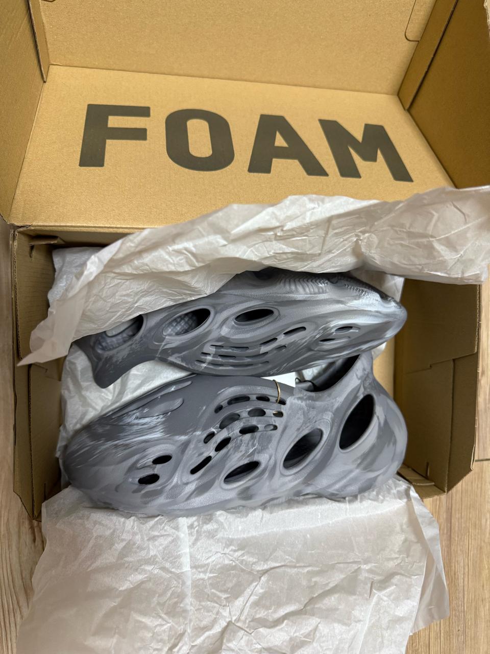 아디다스 이지 폼 러너 믹스 그레닛 275