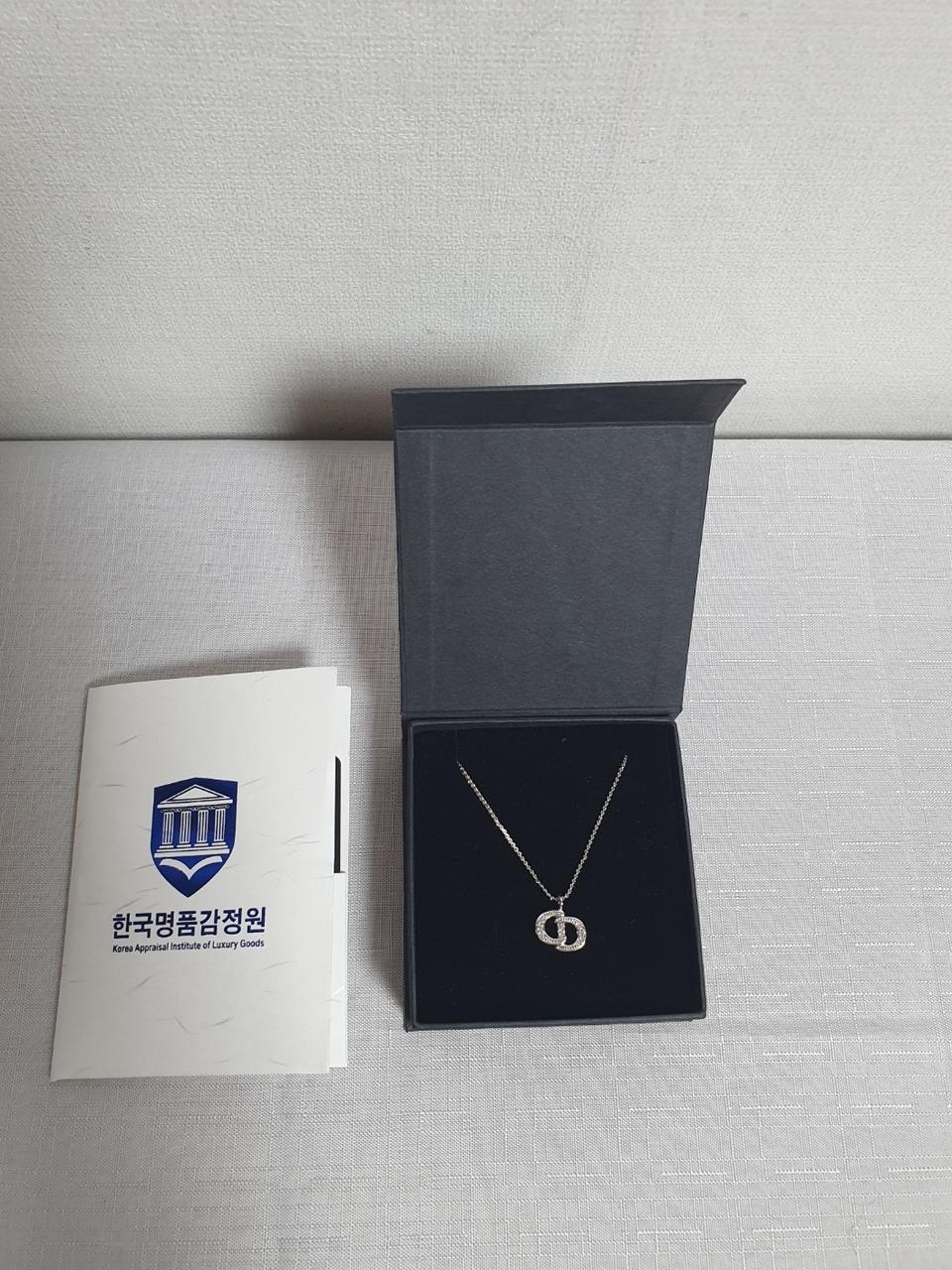 [한국명품감정원보증서] 크리스찬 디올 크리스탈 CD 실버 목걸이