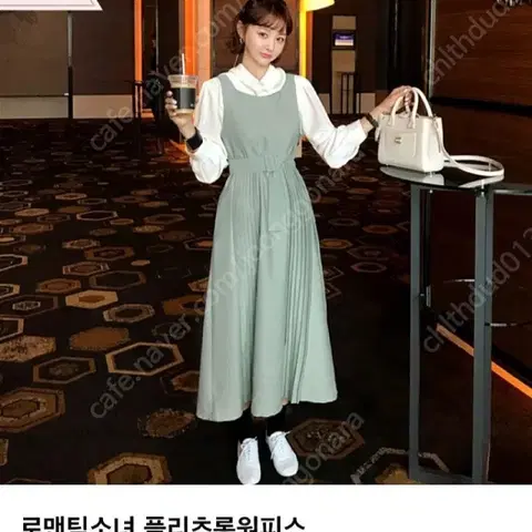 새상품)임블리 로맨틱소녀 플리츠롱원피스 나시원피스 카키 S