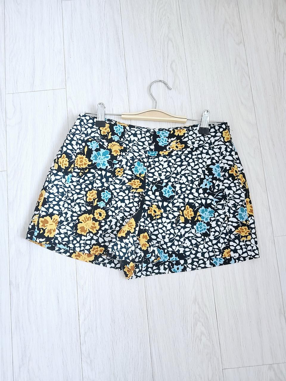 [새제품]미쏘 플라워 패턴 반바지 24