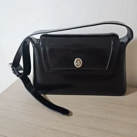 탈리 블랙 크링클 실버 버클 솔더백(정가 10만대)