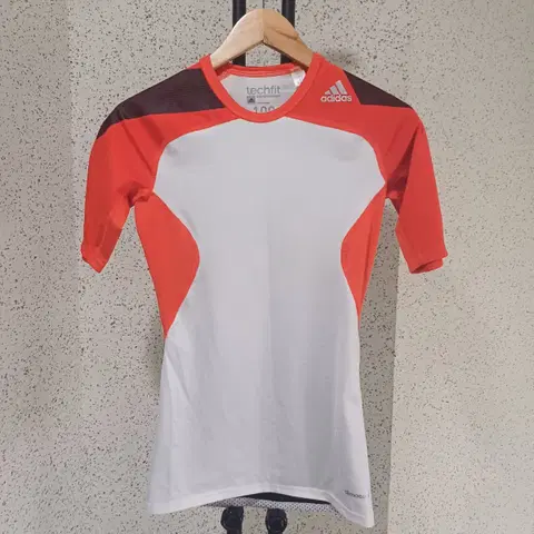 여성 아디다스 테크핏 티셔츠사이즈 100