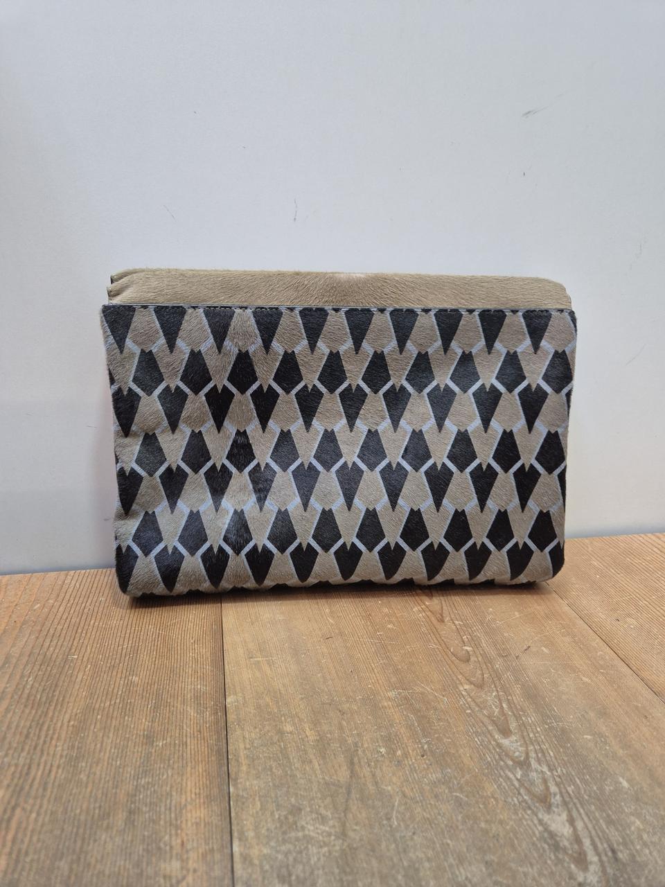 르베이지 베이비카프 클러치 백