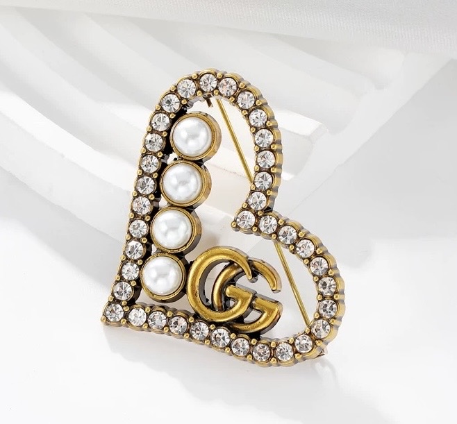 구찌 빈티지 스타일 하트 브로치