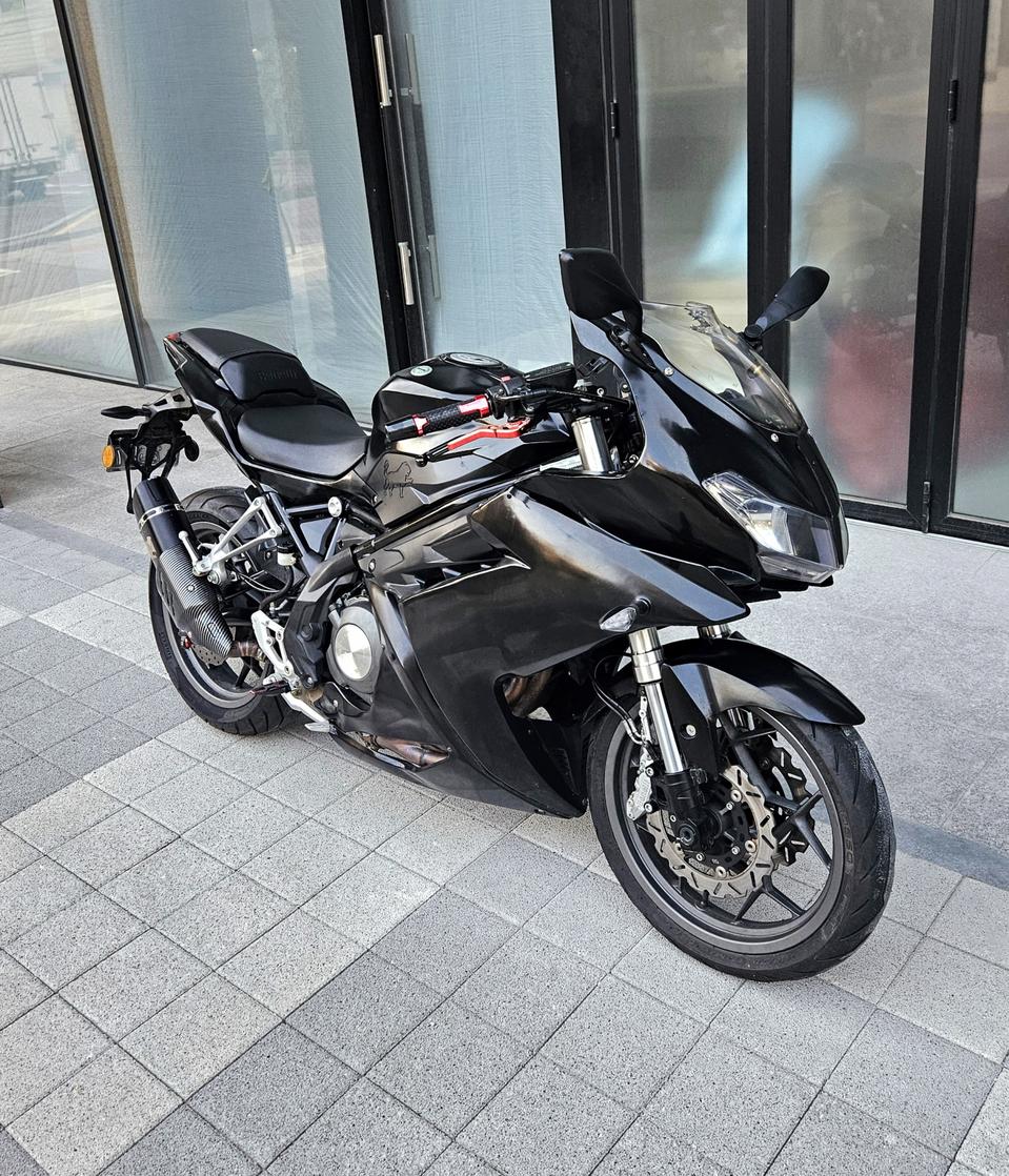 베넬리 302R 블랙 색상 판매합니다