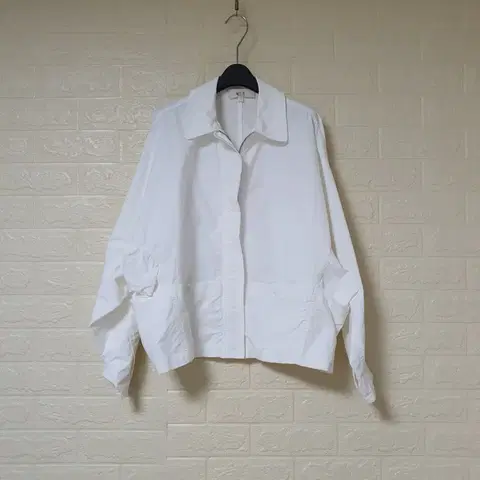아떼바네사부르노 심플 화이트 루즈핏 자켓 사이즈 36