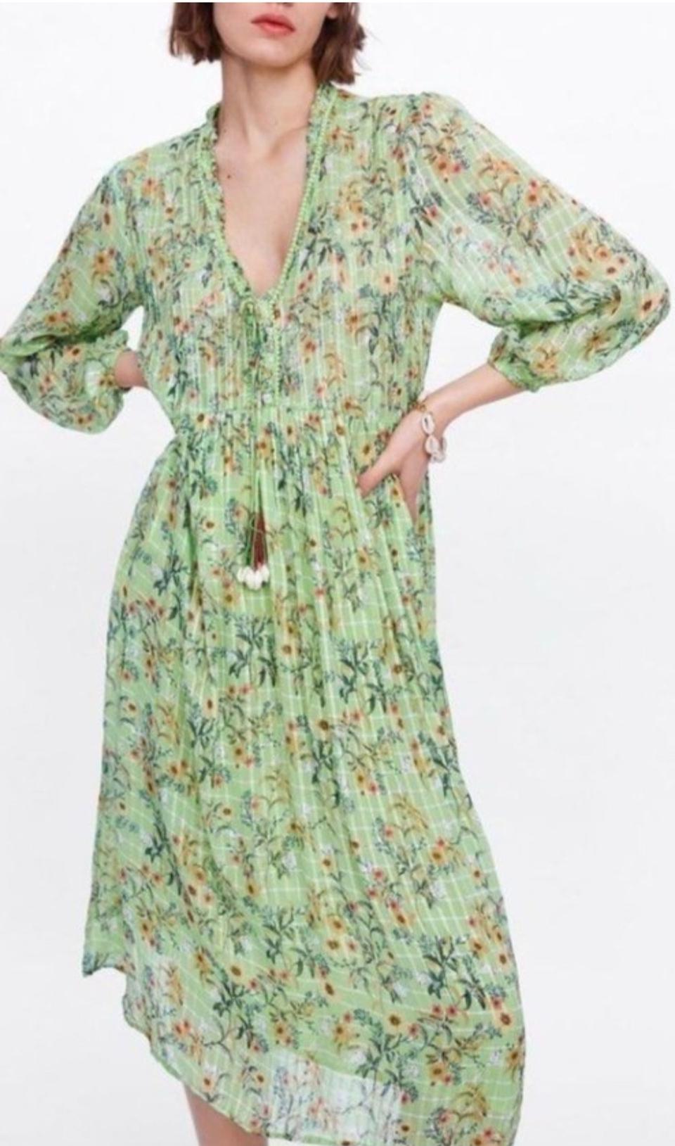 자라 66. 택달린새옷 십만원대