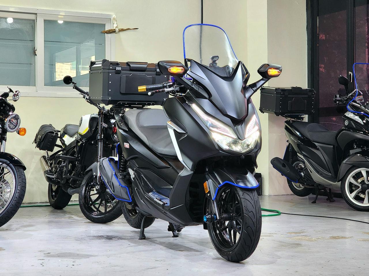 18년식.혼다 포르자300.abs 오토바이 판매