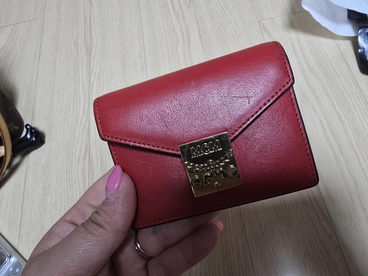 MCM 레드 아코디언 금장 카드지갑