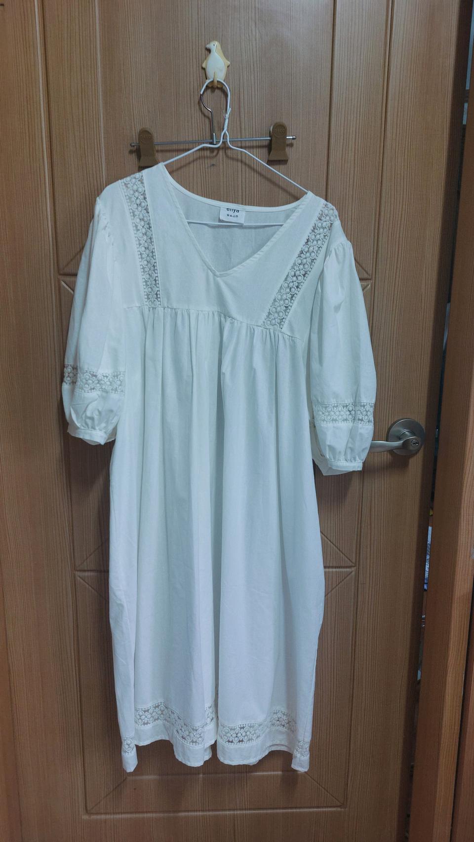 화이트 레이스 롱원피스. free.  거의새것