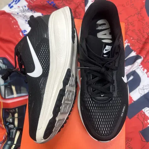 s급 나이키 보메로18 런닝화 275