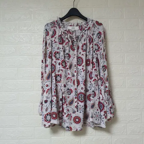 아떼바네사부르노 실크 100% 플라워 블라우스 사이즈 38