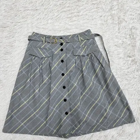 버버리 체크 미디 스커트