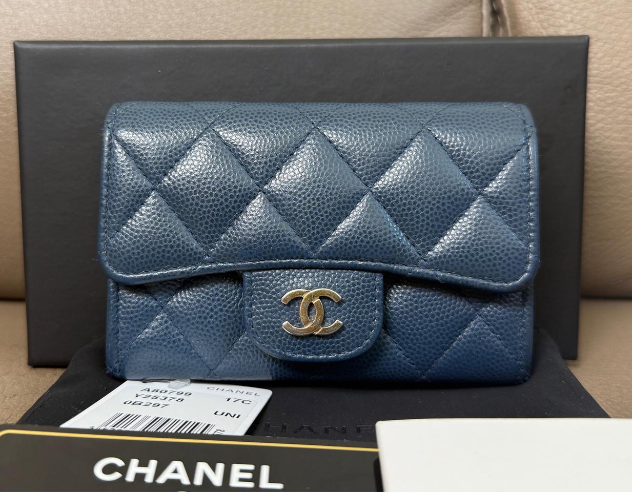 샤넬 클래식 캐비어 똑딱이 카드지갑 클똑 금장 네이비