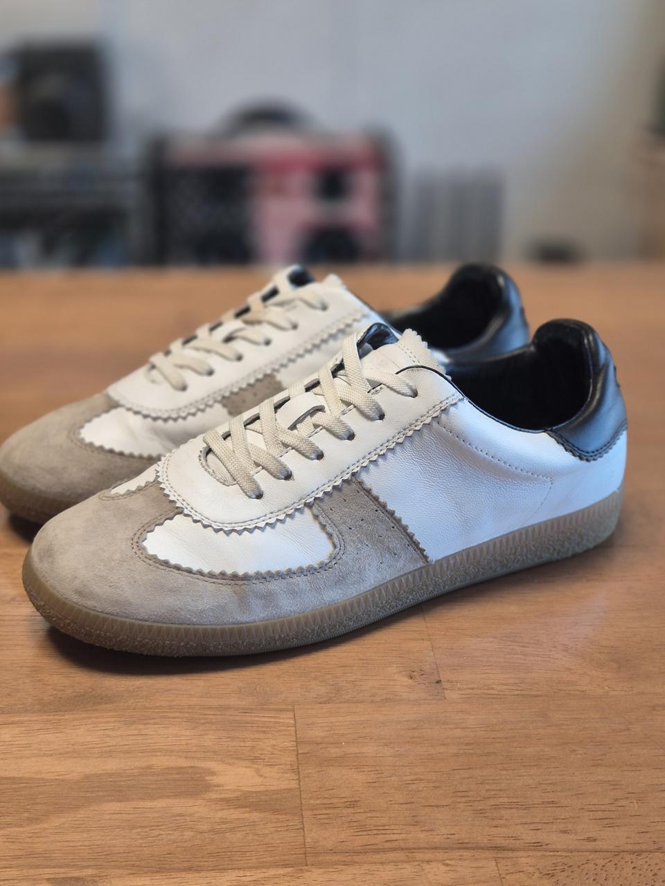 실착용2회 260-265(41) 슈콤마보니 스니커즈