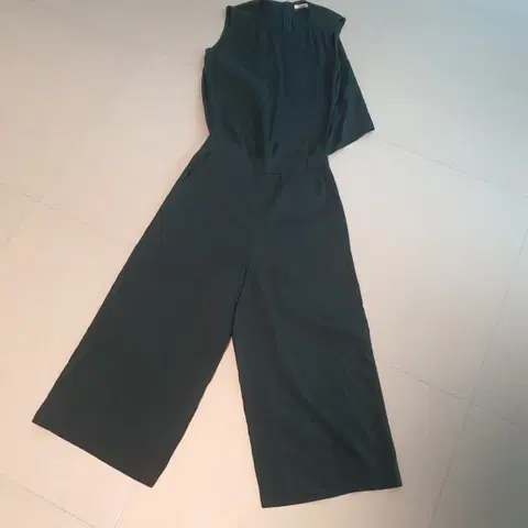 톰보이 린넨 혼용 스판 점프 뒷트임 슈트