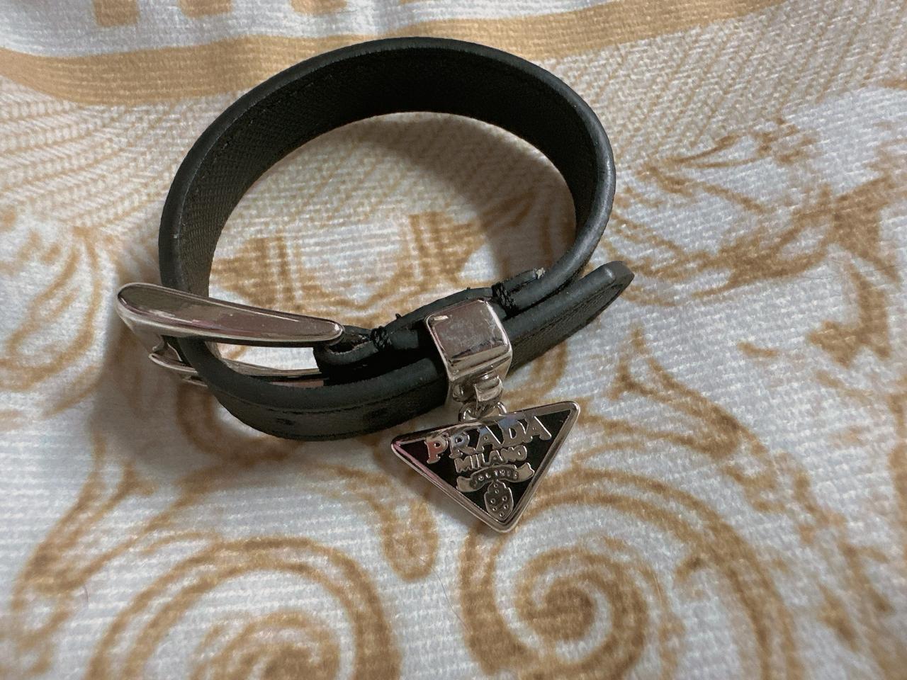 프라다 시계 가죽 팔찌