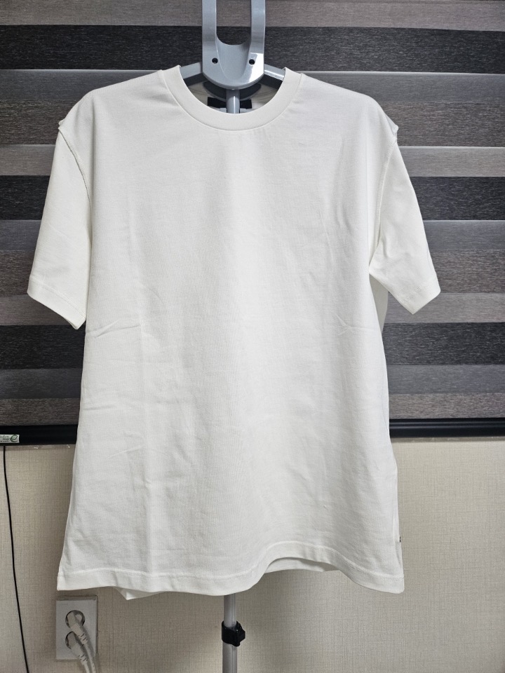 루이비통 인사이드아웃 포켓 반팔티