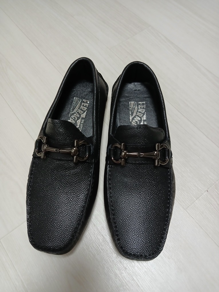 페레가모 남성 로퍼