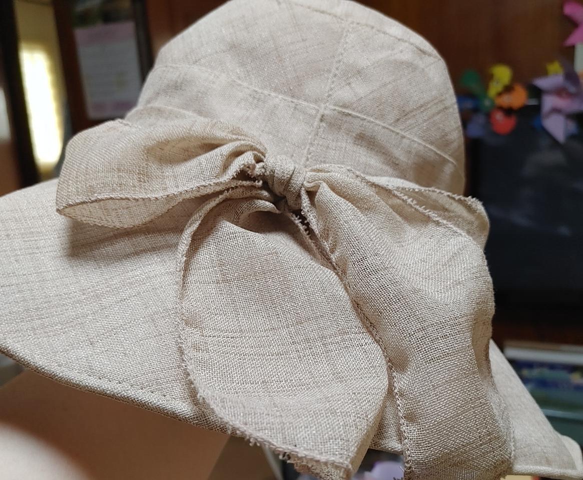 챙 넓은 여성 모자